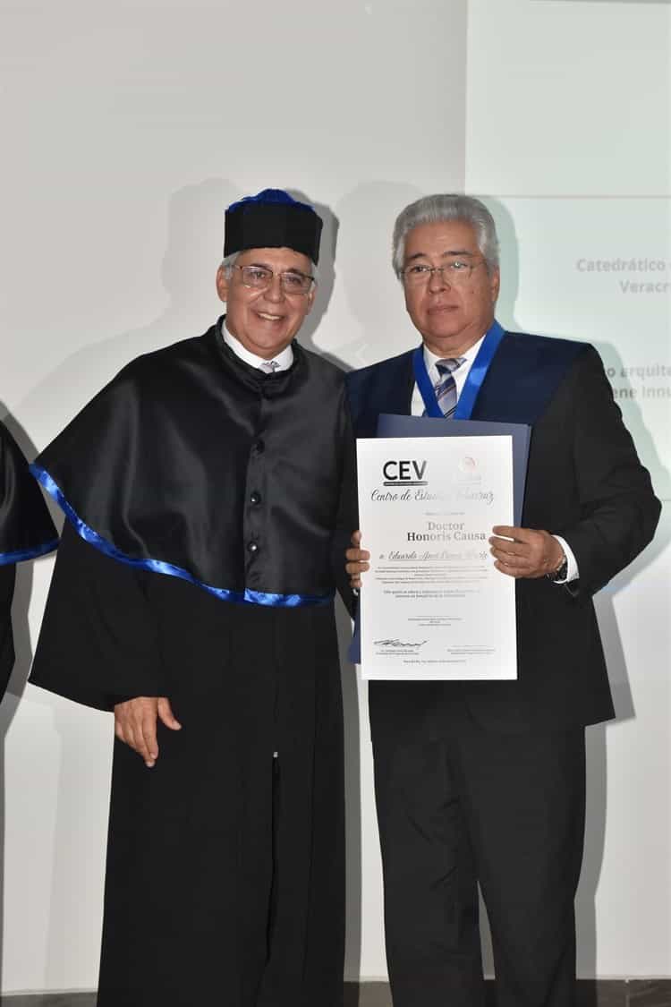 Entrega Centro de Estudios Veracruz reconocimientos Doctor Honoris Causa