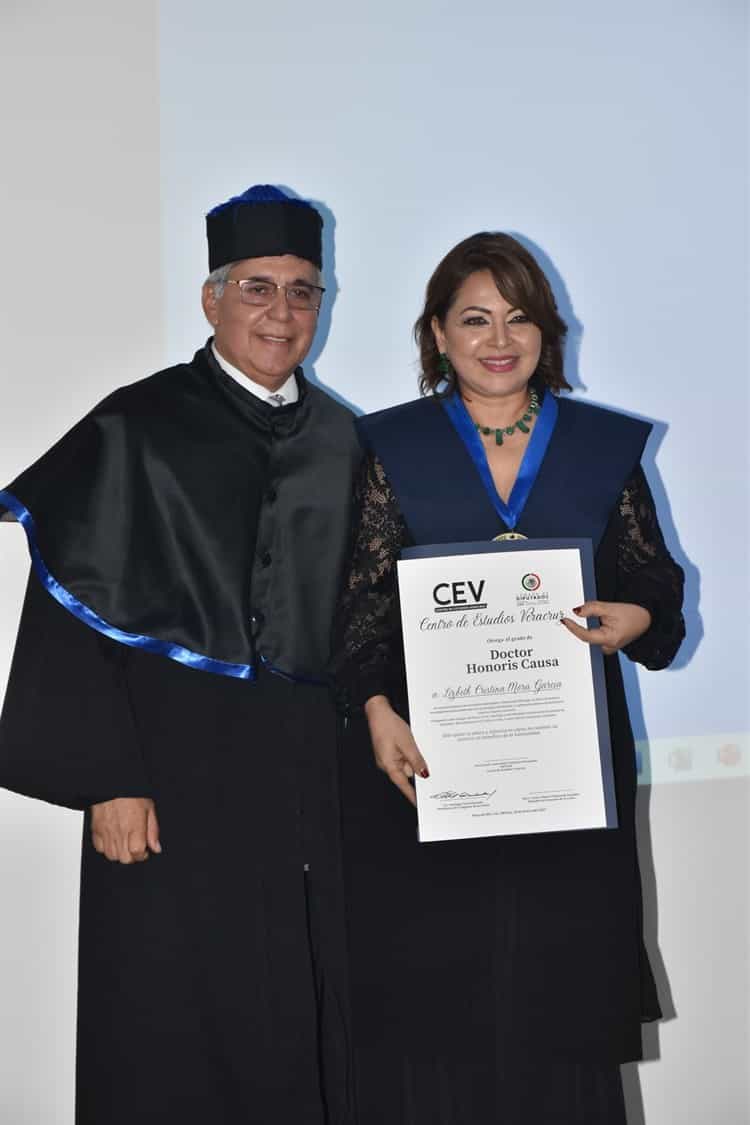 Entrega Centro de Estudios Veracruz reconocimientos Doctor Honoris Causa