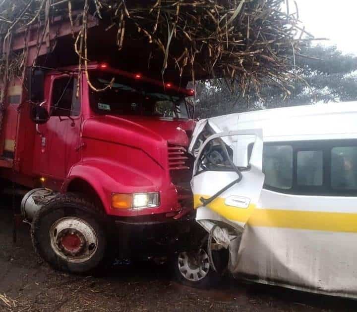 Fallece empleado de Coppel en choque con carro cañero en Tres Valles