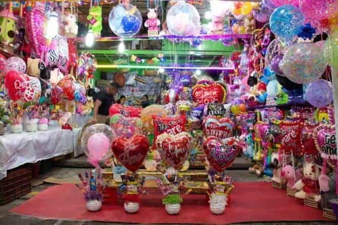 ¡Ya iniciaron! Comerciantes se alistan para venta del 14 de febrero en Veracruz