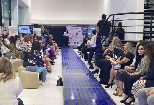 Realiza AMANC Alfombra Azul con causa en Veracruz