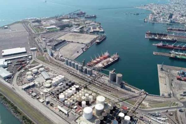 Continúa el cierre del puerto a la navegación menor en Veracruz por Frente Frío 27
