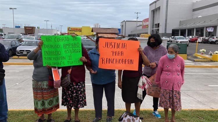 Campesinos de Ranchoapan se manifiestan en Veracruz; exigen pago de sus ejidos(+Video)