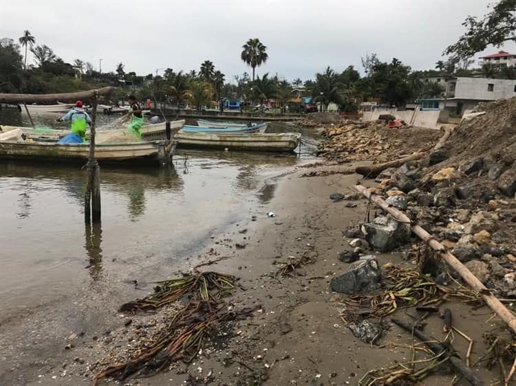 Interviene la PMA por contaminación en el embarcadero del río Cazones