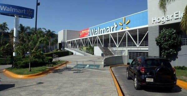 Rechazan amparar a Walmart contra la ley antitabaco