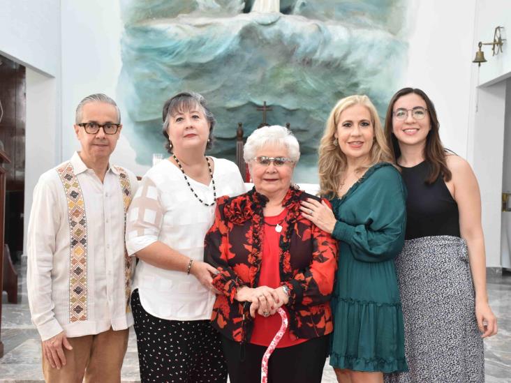 Cristy Alva de Suero recibe parabienes por sus 87 años de edad