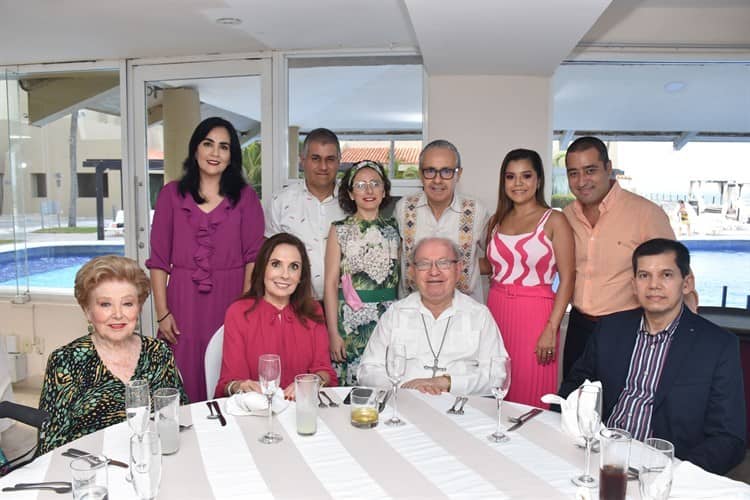 Cristy Alva de Suero recibe parabienes por sus 87 años de edad