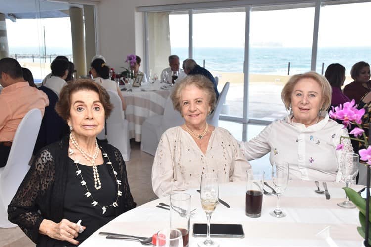 Cristy Alva de Suero recibe parabienes por sus 87 años de edad
