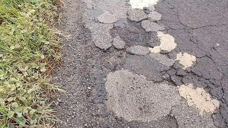 Unen esfuerzos en Las Barrillas para bachear ‘Curva del Diablo (+Video)