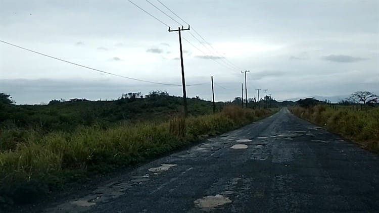 Unen esfuerzos en Las Barrillas para bachear ‘Curva del Diablo (+Video)