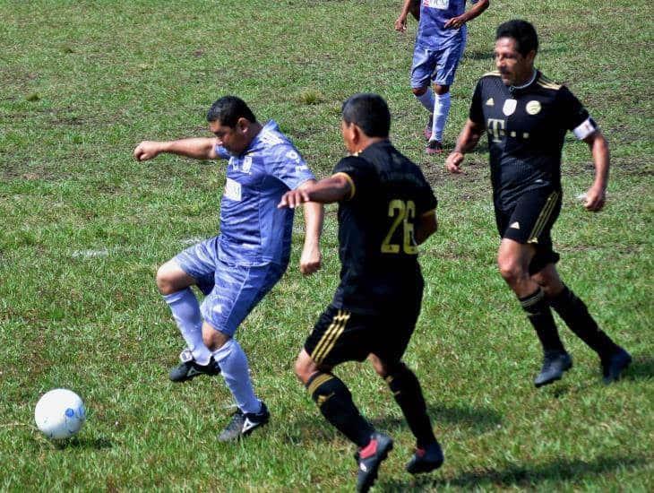 Bayer Coatza y Cyberrucos de Agua Dulce a la final de fútbol regional