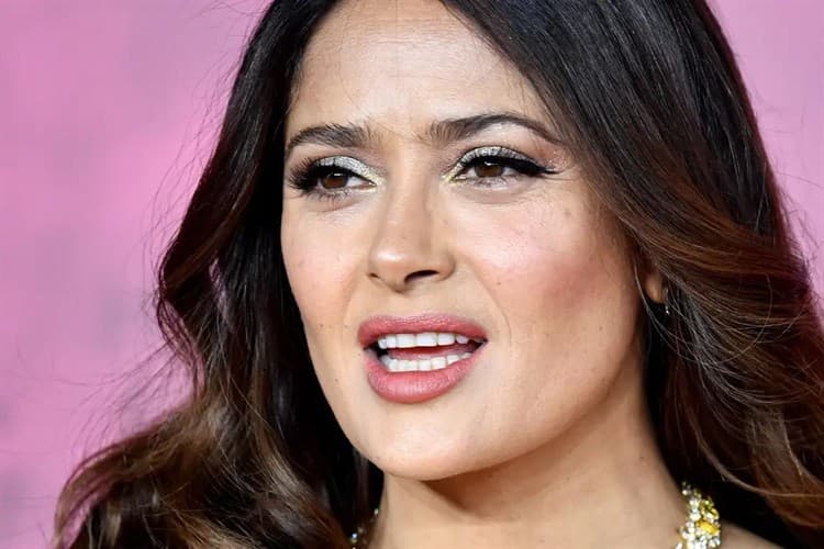 Veracruzana Salma Hayek se luce para bailar salsa en boda de Marc Anthony