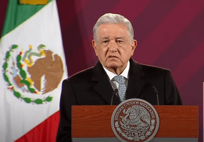 No tiene principios ni ideales, AMLO arremete contra Lorenzo Córdova