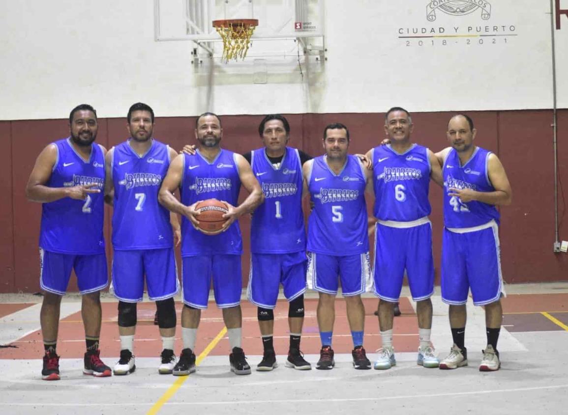 Gonza, Bárbaros, Linternas y Cristealum a semifinales del basquetbol M-40