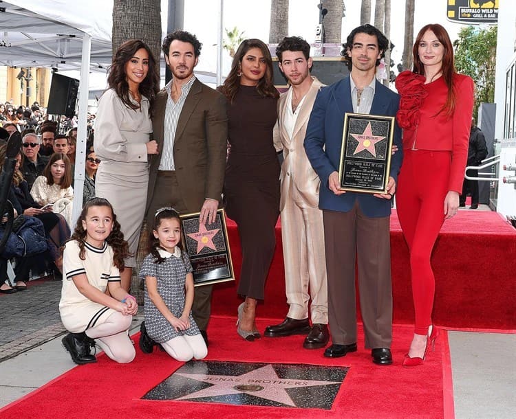 Los Jonas Brothers reciben estrella en Paseo de la Fama de Hollywood