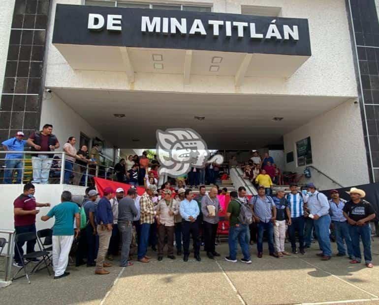 Agentes y sub agentes buscan mesa de trabajo con cabildo minatitleco