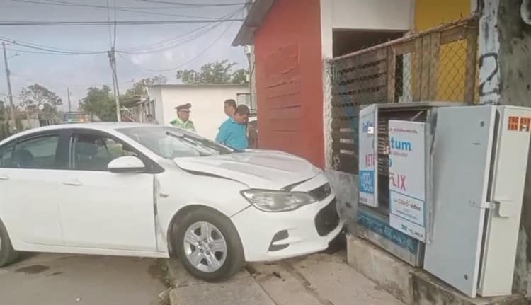 Aparatoso percance en la colonia Coatzacoalcos