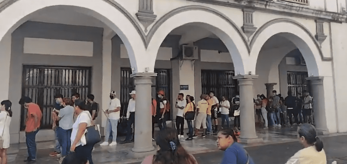 Largas filas para el trámite del Servicio Militar en Veracruz (+Video)