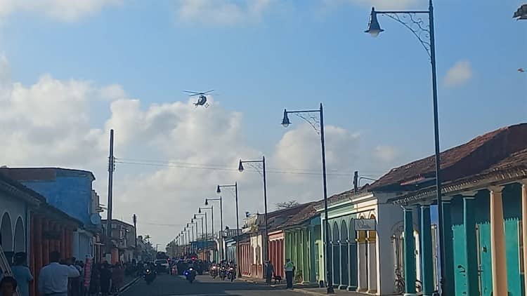 Desfilan las fuerzas de seguridad que vigilarán las fiestas de Tlacotalpan