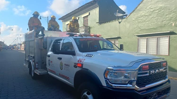 Desfilan las fuerzas de seguridad que vigilarán las fiestas de Tlacotalpan