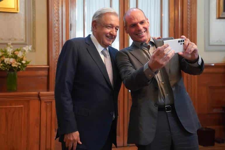 AMLO recibe al economista griego, Yanis Varoufakis en Palacio Nacional