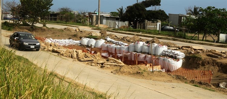 Abren circulación en avenida Jirafas a más de un mes del socavón en Coatzacoalcos