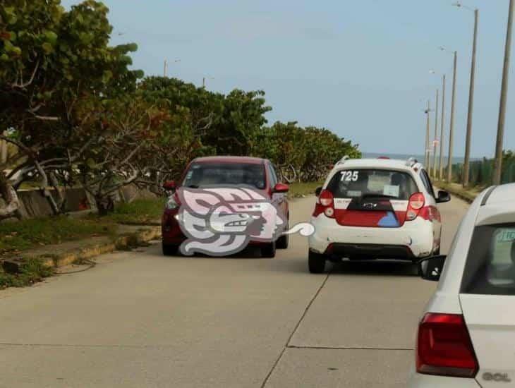 Abren circulación en avenida Jirafas a más de un mes del socavón en Coatzacoalcos