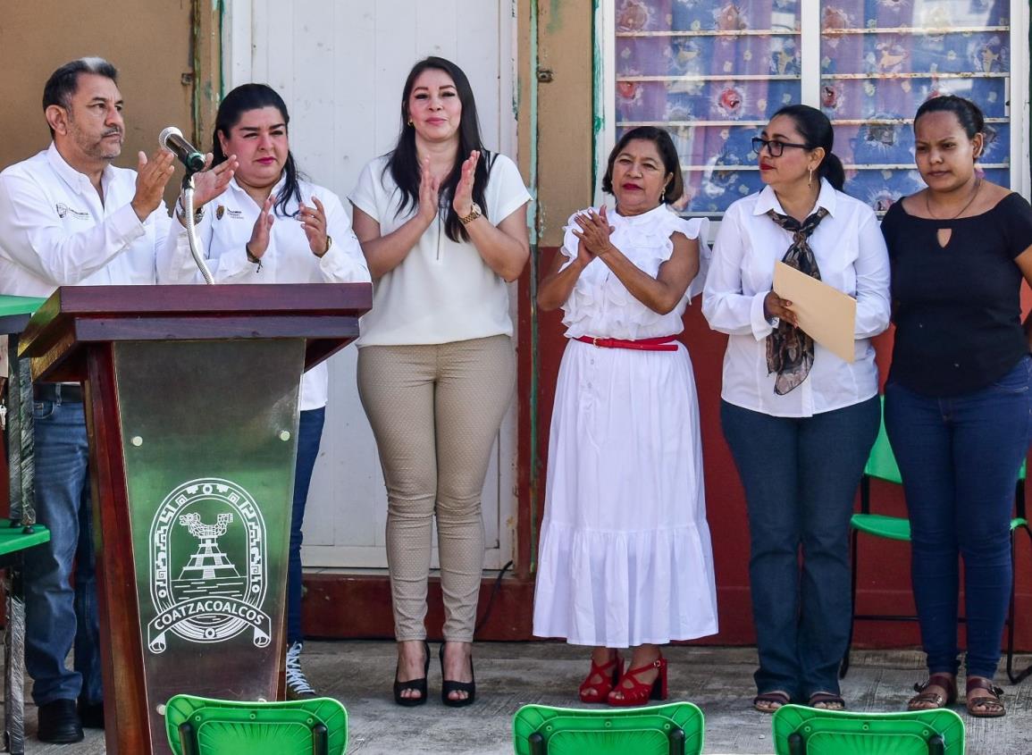 Asiste Amado Cruz a entrega de mobiliario escolar al jardín de niños Juan Osorio