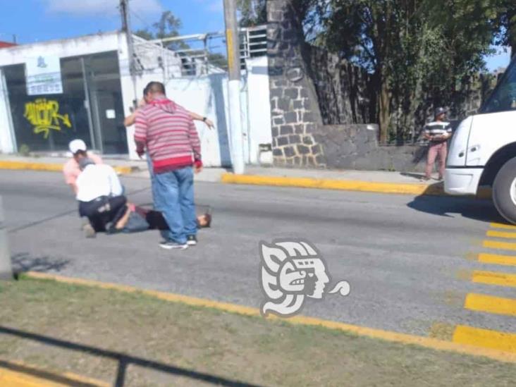 Motociclista atropella a mujer en avenida 20 de Noviembre