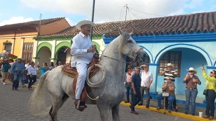 Montados a caballo inauguran fiestas en honor a la Virgen de la Candelaria