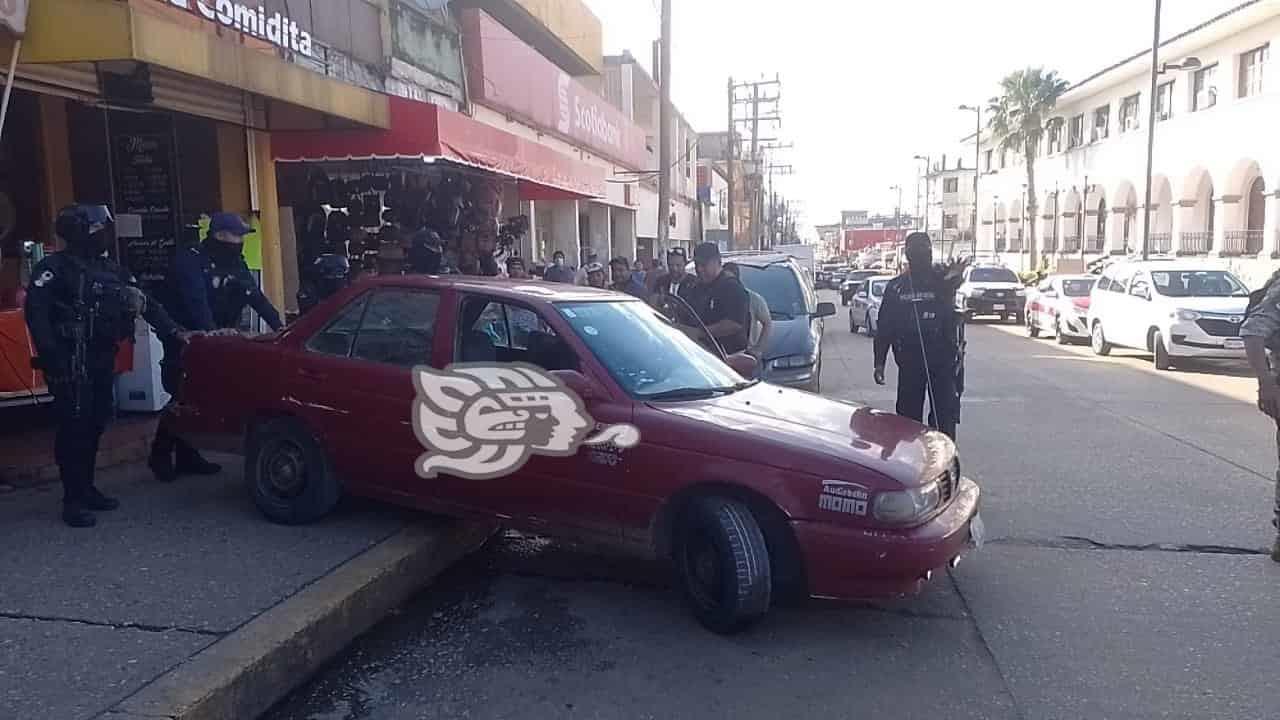 ¡Les hacen frente! persecución y detención de narcomenudistas en Acayucan (+Video)