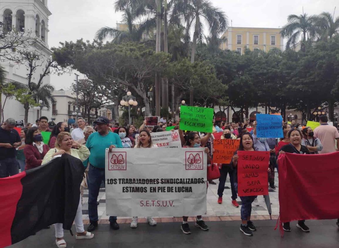 Con protestas maestros de SETSUV exigen aumento salarial en Veracruz