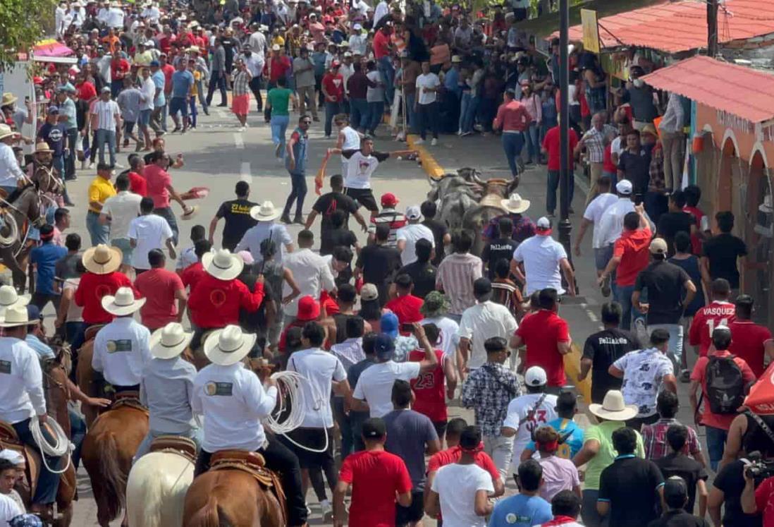 Es una tradición, alcalde presume saldo blanco por encierro de toros