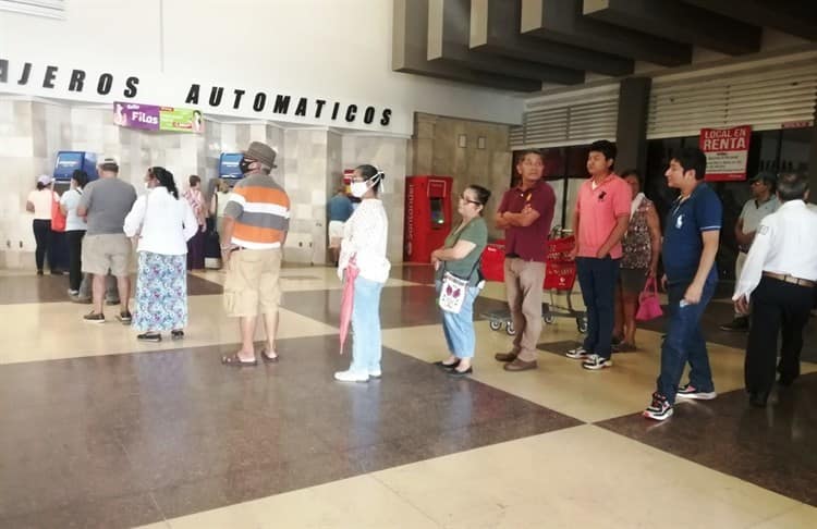 Pensionados, saturan cajeros en Coatzacoalcos