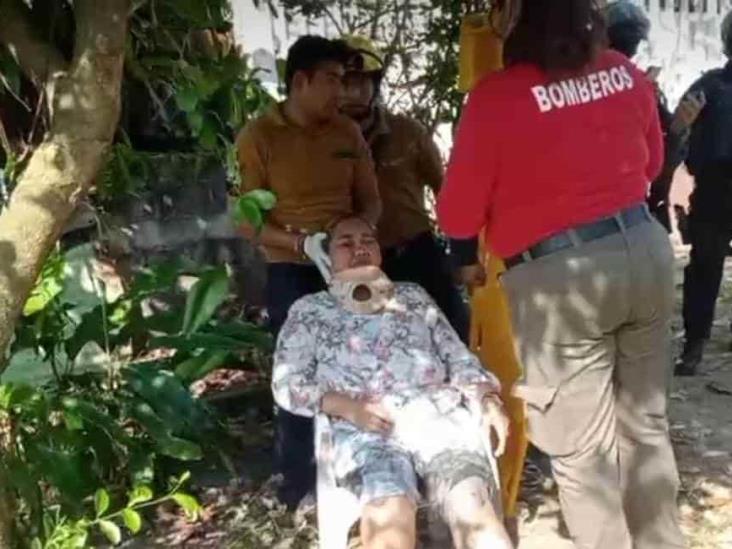 Colapsa puente en Coatza, tres mujeres caen a canal de aguas negras
