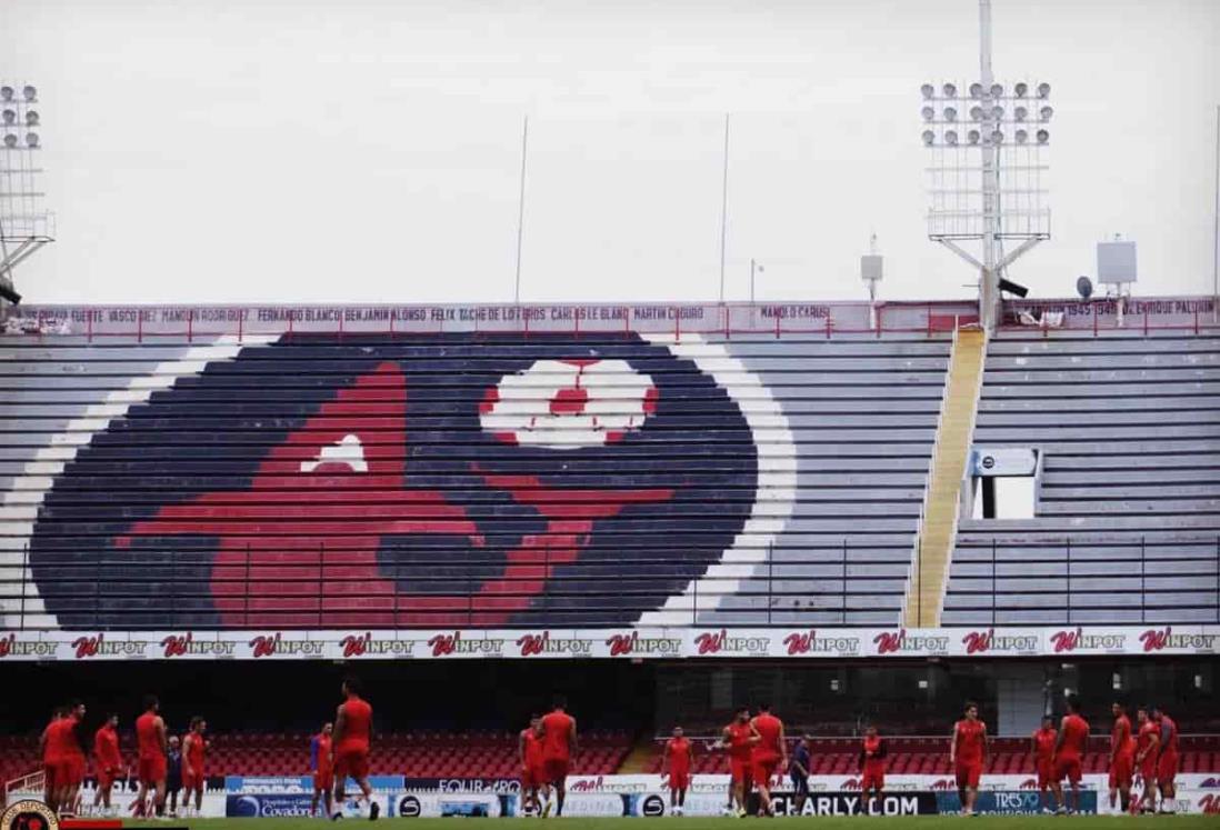 Analizan liquidar deudas de exjugadores de los Tiburones Rojos de Veracruz