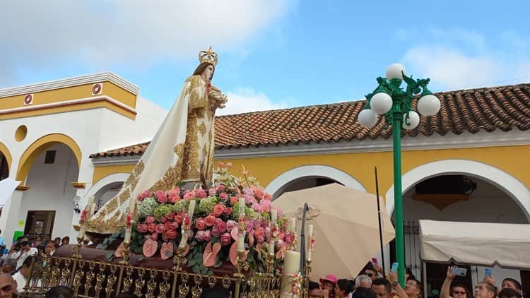 Pasean a la virgen de la Candelaria por el Río Papaloapan