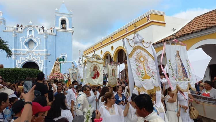 Pasean a la virgen de la Candelaria por el Río Papaloapan