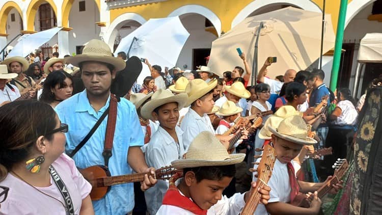 Pasean a la virgen de la Candelaria por el Río Papaloapan