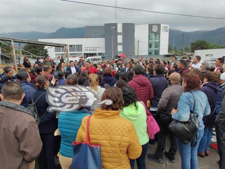 Protestan sindicalizados del Hospital Regional de Río Blanco; exigen mejora salarial