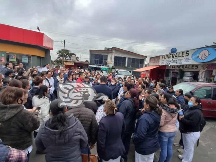 Protestan sindicalizados del Hospital Regional de Río Blanco; exigen mejora salarial