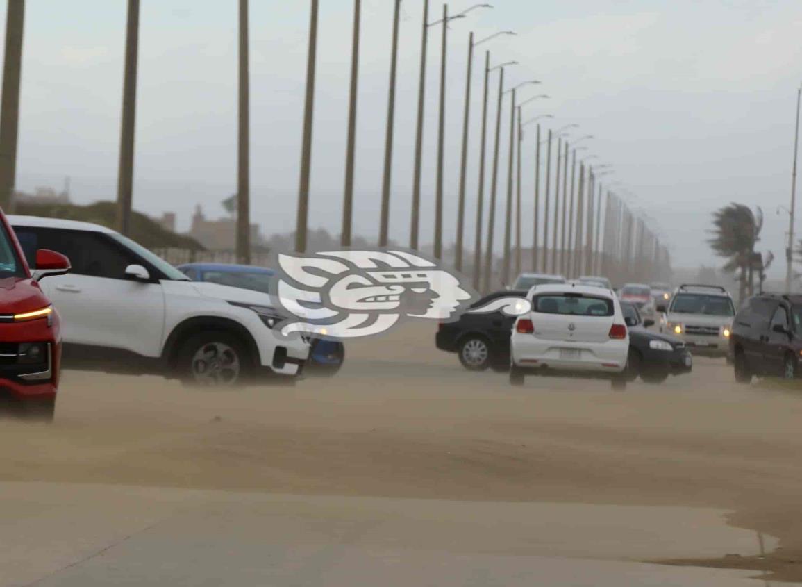 Arenero dificulta circulación en el Malecón de Coatzacoalcos (+Video)