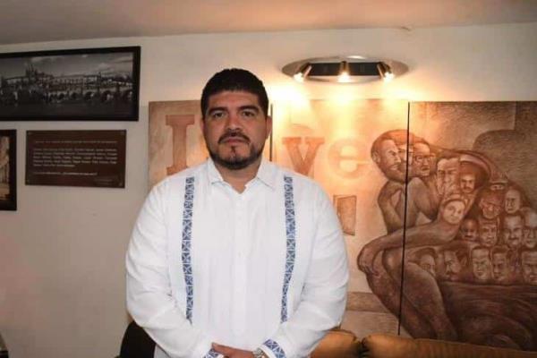 Zenyazen Escobar y la inversión en escuelas