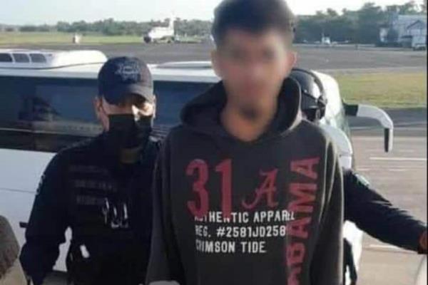 Entregan a justicia de El Salvador a miembro activo de pandilla tras ser detenido en Acayucan