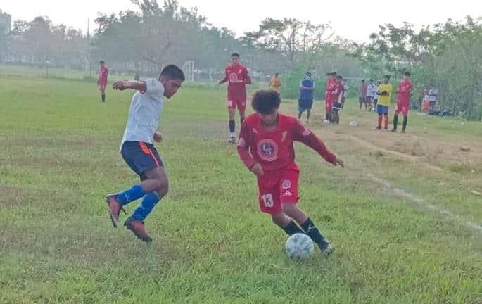 Domingo de finales en el futbol Menor JPM