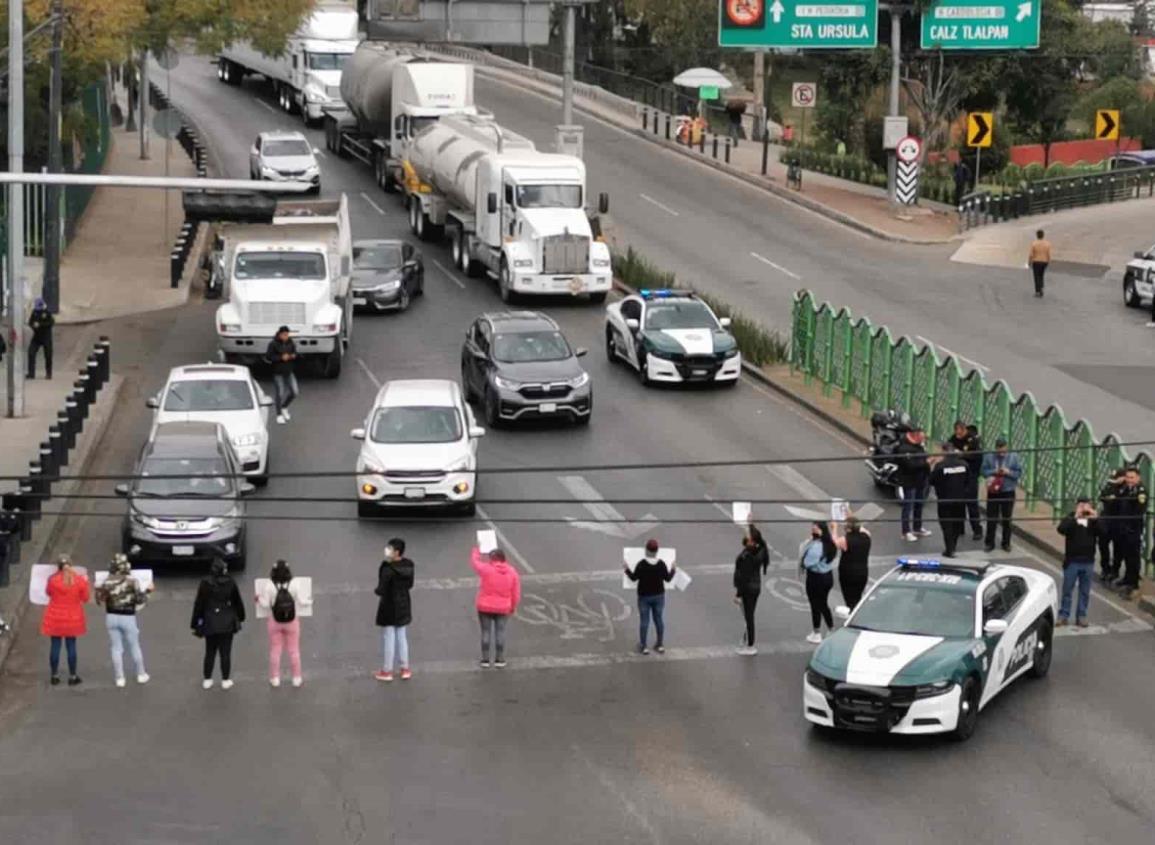 Ahogan vialidades de CDMX para exigir aparición de Carolina