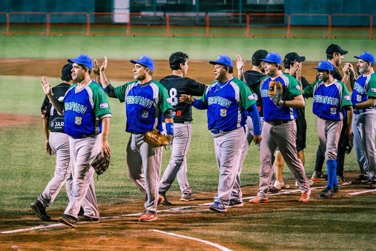 Grandes juegos de playoffs en la Liga de Softball