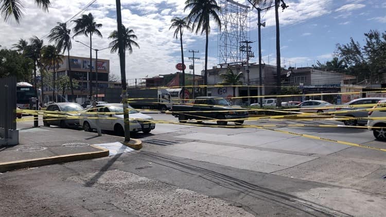 Se desprende parte del techo de hospital del ISSSTE en Veracruz por vientos de norte(+Video)