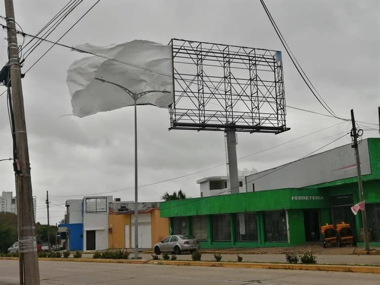 Intervino Protección Civil para retirar lona en Zaragoza y Matamoros