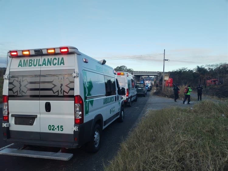 Se sale camión de pasajeros de la carretera Veracruz - Xalapa